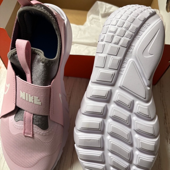 Pink NIKE Flex Runner 2 (GS) Big Kids size 5Y. - Picture 5 of 7